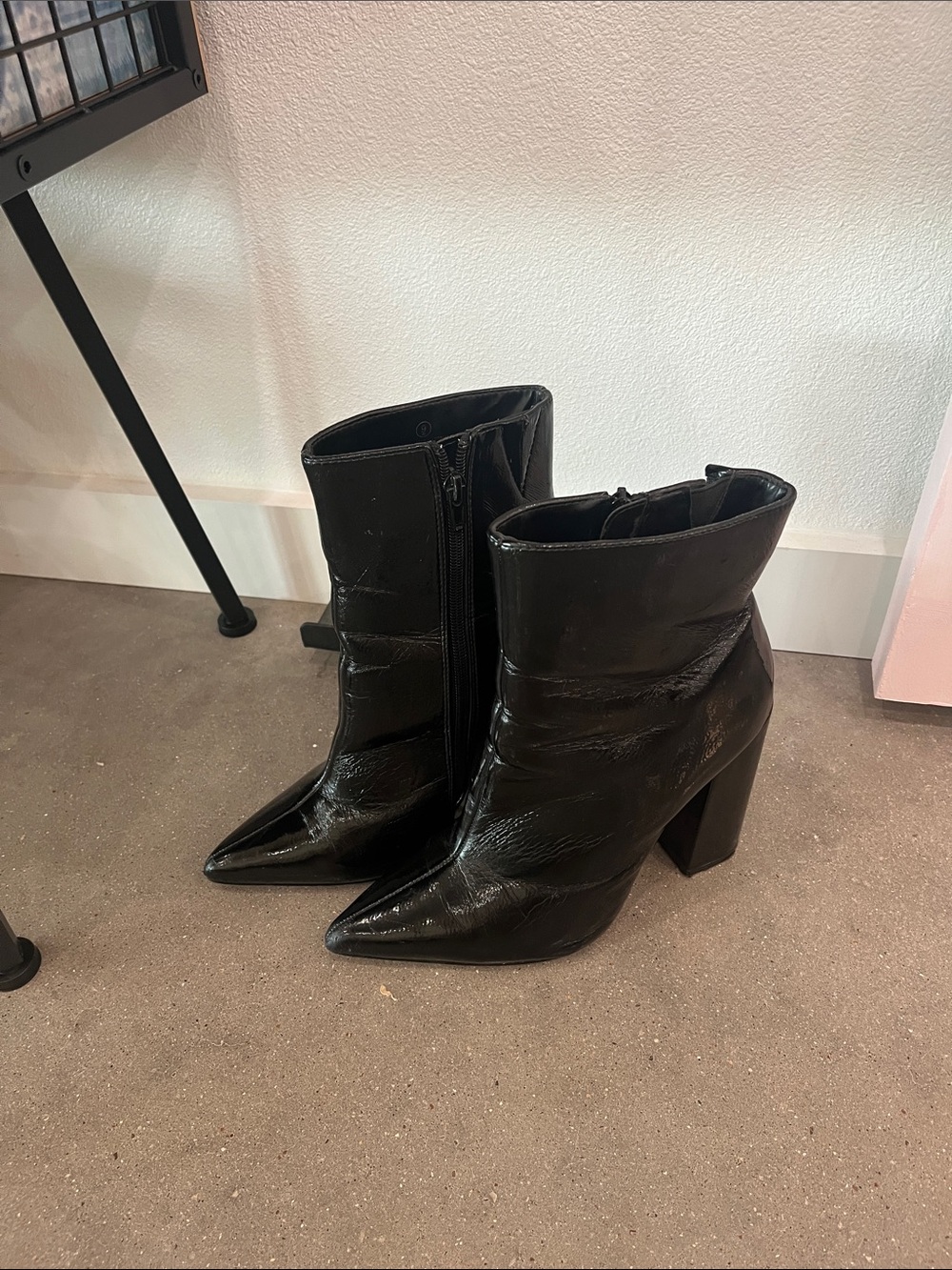 Source Unknown Black Pointed Toe Block Heel Ankle Boots